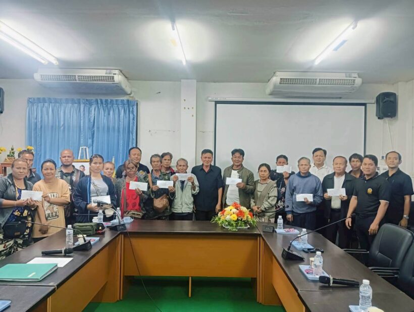 วันศุกร์ที่ 24 เมษายน 2569 เวลา 13.30  นายเชิดชาติ ยศทอง นายกองค์การบริหารส่วนตำบลนาโพธิ์พร้อมคณะผู้บริหาร ปลัด อตบ.ฯ  หัวหน้าฝ่ายบริหารทั่วไป  นักป้องกันและบรรเทาสาธารณภัยชำนาญการมอบเงินเยียวยาช่วยเหลือผู้ที่ได้รับความเสียหายจากเหตุวาตภัย จำนวน 11 หลังคาเรือน ในพื้นที่ตำบลนาโพธิ์ ทั้งนี้เพื่อเยียวยาสร้างขวัญและกำลังใจให้กับผู้ที่ได้รับผลกระทบต่อไป